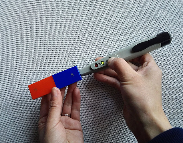 Electronic Magnetic Pole Detector
